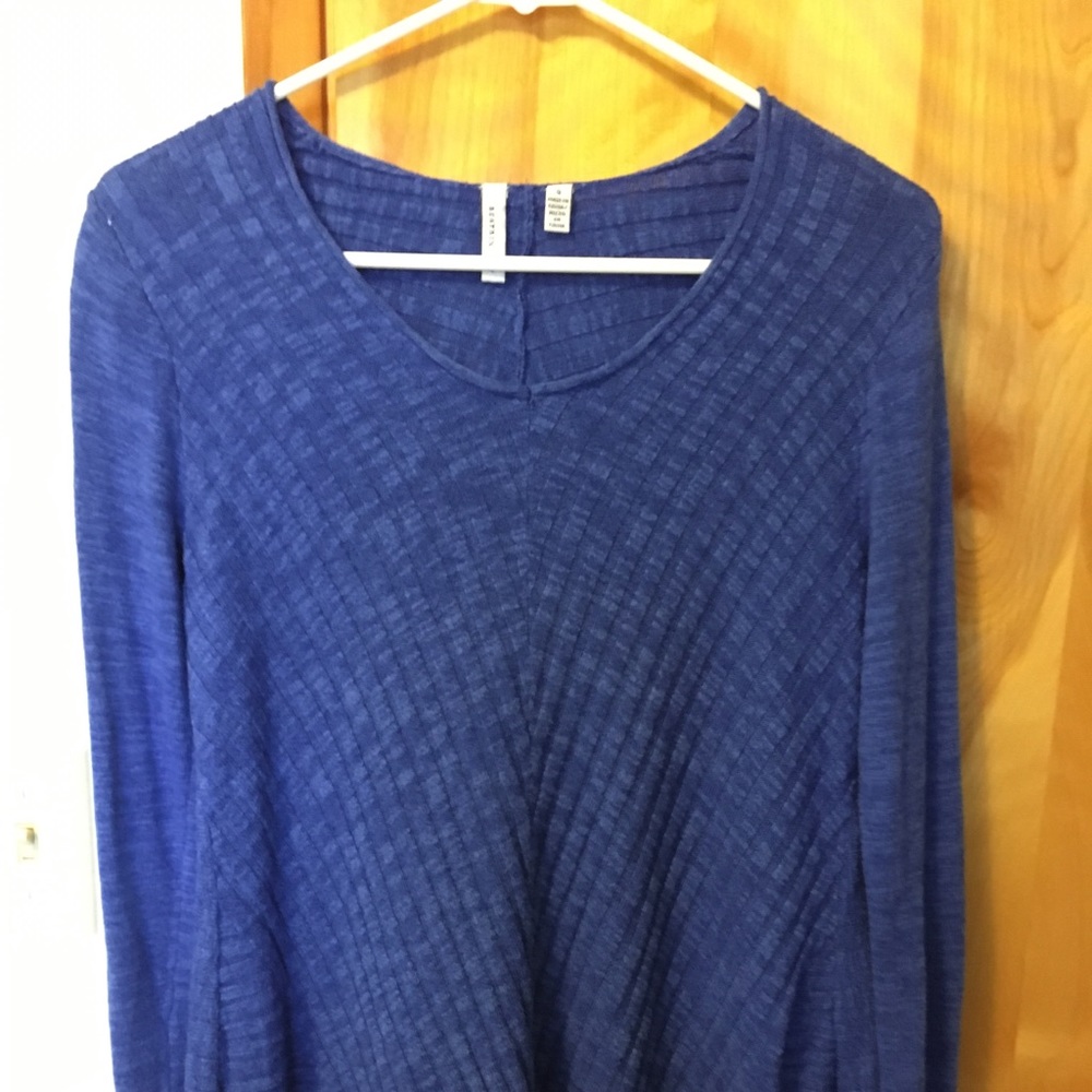Tops - Picture 2 of 5